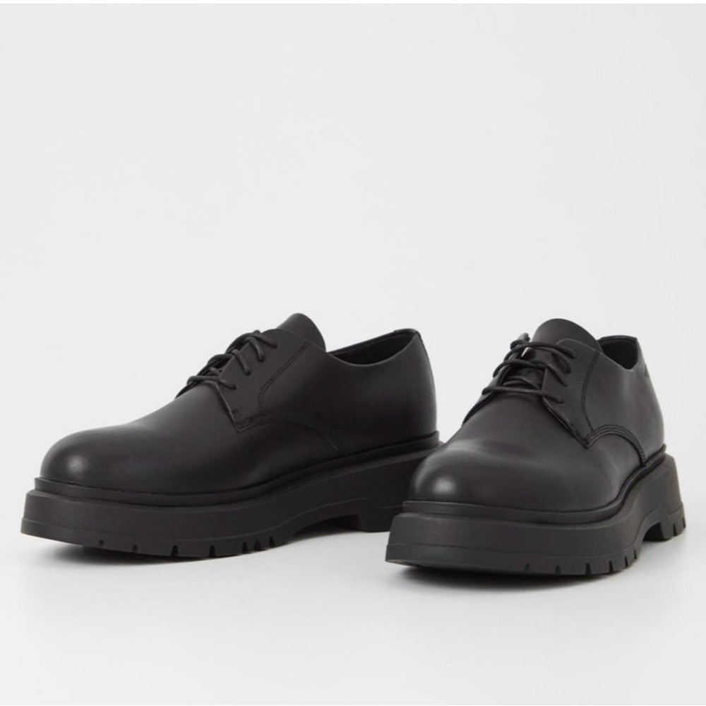 Vagabond NEW Black Chunky Leather

Jeff Derby Shoes